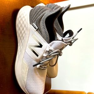 Women’s 8.5 New Balance athletic shoe . Only worn twice to indoor class.